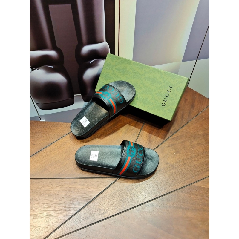 G*u*i slippers